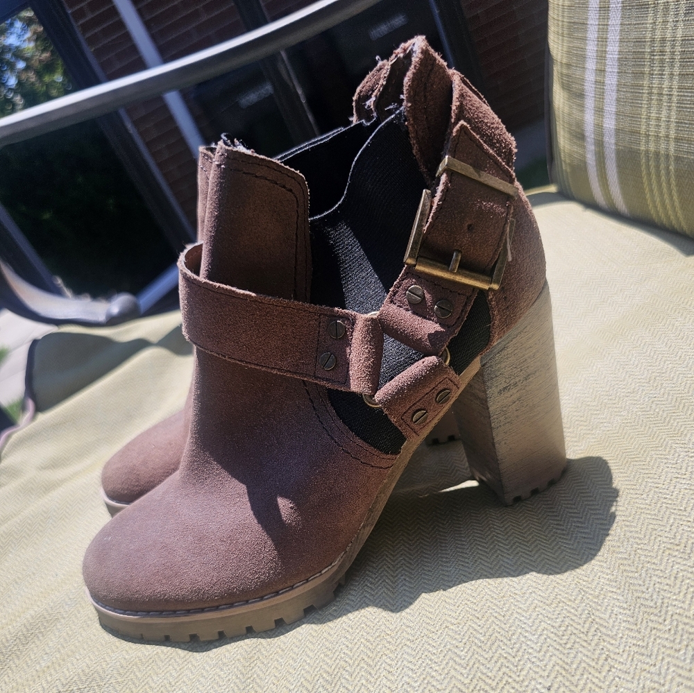 Elegant Brown Suede Heeled Boots